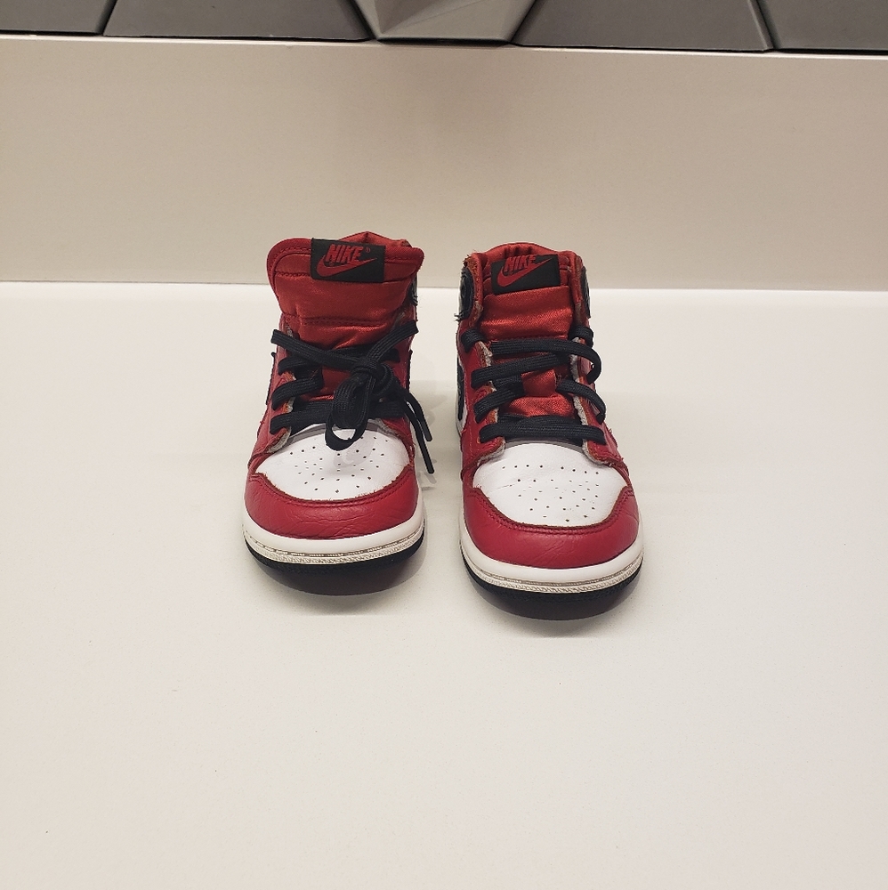 Nike Air Jordan 1 Retro High Satin Snake CU0450-601 Kid’s Size 9C
